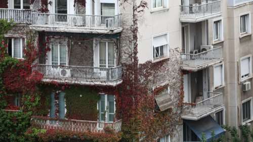 Τι περιλαμβάνει το σχέδιο για τη στήριξη των αστέγων - 1.000 διαμερίσματα σε νέους, επιδότηση ενοικίου και μισθού