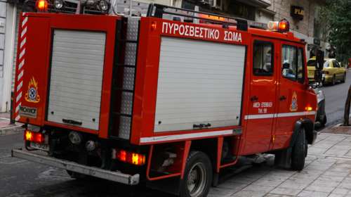 Φωτιά σε διώροφο κτίριο στο Μεταξουργείο: Δύο εγκλωβισμένοι ελαφρά τραυματίες