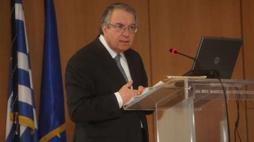 Μπαμπινιώτης μετά την επιστολή των απόφοιτων του Αρσακείου: Συγκαλώ ΔΣ και πάω στην Εισαγγελία