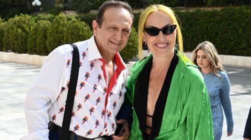 Ορκωμοσία Βουλής: Η αποκαλυπτική εμφάνιση της Τζώρτζια και οι... παπαγάλοι του Σπύρου Μπιμπίλα [εικόνες]