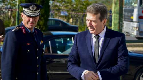 Σε κοιτώνες και ξενοδοχεία η διαμονή θυμάτων ενδοοικογενειακής βίας- Νέα στοιχεία από τη σύσκεψη Χρυσοχοΐδη-αστυνομικών