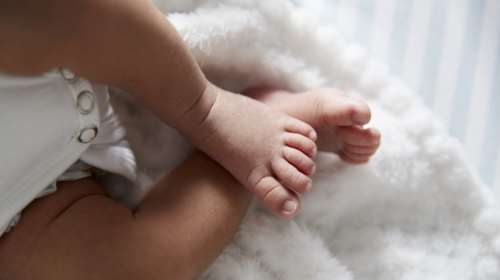 Χανιά: Μωρά &quot;κατά παραγγελία&quot; - Πάνω από 100 πάμφτωχες γυναίκες χρησιμοποιήθηκαν ως παρένθετες μητέρες