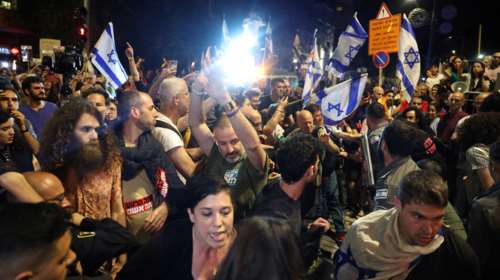 "Δεν θα ησυχάσετε ούτε μέρα ούτε νύχτα" - Συγγενείς ομήρων έξω από την Κνεσέτ ζητούν την παραίτηση του Νετανιάχου