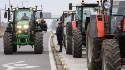 Στους δρόμους ξανά τα τρακτέρ: Οι αγρότες ζητούν μέτρα για τις ζημιές από τις πλημμύρες - Ένταση στον Πλατύκαμπο