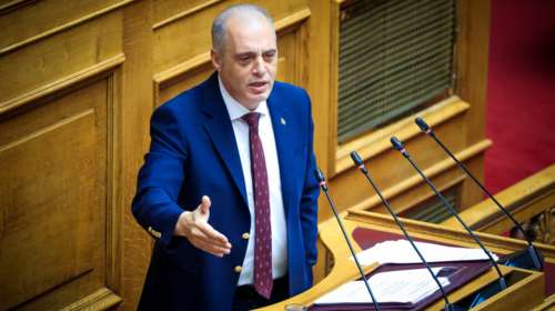 Βουλή: Καβγάς Βελόπουλου με Ξανθόπουλο για τα Τέμπη -  &quot;Αν ήταν το παιδί μου εκεί μέσα, θα έπαιρνα τον νόμο στα χέρια μου&quot;