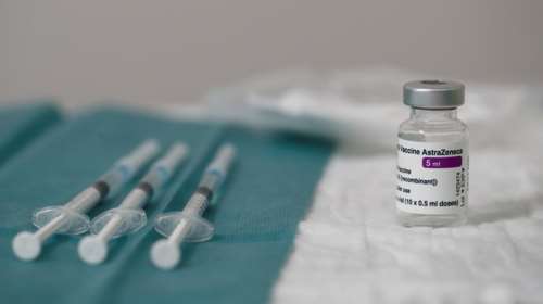 AstraZeneca: Ποιες χώρες σταματούν τους εμβολιασμούς - Καθησυχαστικός για τις θρομβώσεις ο Ευρωπαϊκος Οργανισμός Φαρμάκων