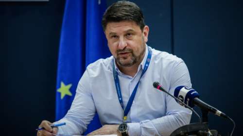 Κορονοϊός: Αλλάζει ώρα η ενημέρωση από τον Χαρδαλιά - Νέα μέτρα από τον Πέτσα