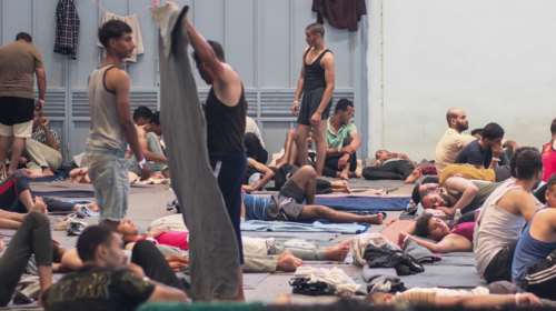 Αυτά είναι τα επιδόματα που λαμβάνουν οι μετανάστες στην Ελλάδα - Πώς βλέπει η Κομισιόν τα μέτρα της κυβέρνησης