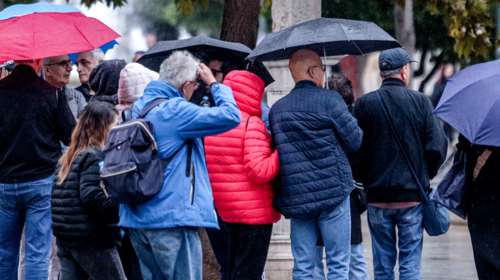 Καιρός: Έκτακτο δελτίο επιδείνωσης - Κόκκινη προειδοποίηση για βροχές και καταιγίδες έως την Τετάρτη, και στην Αττική