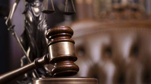 Οι νέες αλλαγές στον Ποινικό Κώδικα: Περισσότερη φυλάκιση (και για πλημμελήματα) και μπλόκο στους δικομανείς