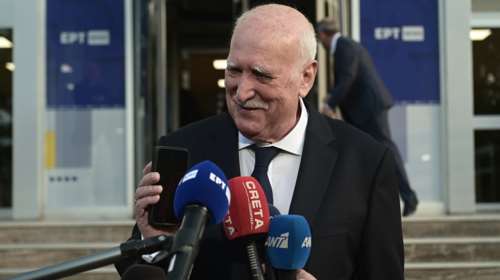 Γιώργος Παπαδάκης λίγο πριν το debate: Έχω και γω το κινητό, μπορεί να βλέπω που και που μπάλα [βίντεο]