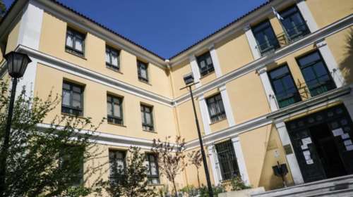 Περιστέρι: Προφυλακίστηκε ο 35χρονος που σκότωσε τον πατέρα του - Στο πλευρό του η μητέρα και η αδερφή του