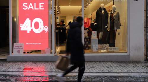 Πότε ξεκινούν οι χειμερινές εκπτώσεις - Ποια Κυριακή θα είναι ανοιχτά τα μαγαζιά