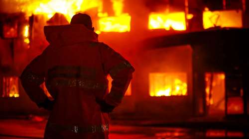 Κορωπί: Ολοκληρωτική η καταστροφή στην &quot;Καραμολέγκος&quot; - Κάηκαν εγκαταστάσεις logistics της &quot;Απολλώνιον&quot;