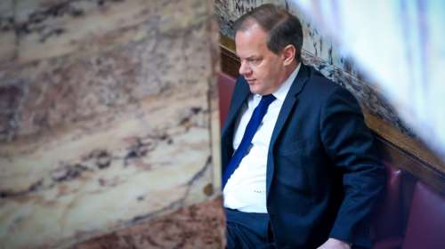 Πώς μια μίνι ανταρσία στην ΚΟ της ΝΔ μπορεί να δώσει ασυλία στον Κώστα Καραμανλή για τα Τέμπη