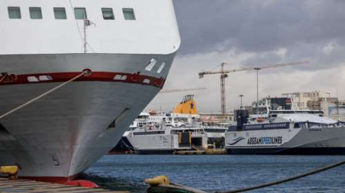 Δεμένα παραμένουν τα πλοία σε Πειραιά, Ραφήνα και Λαύριο λόγω των ισχυρών ανέμων
