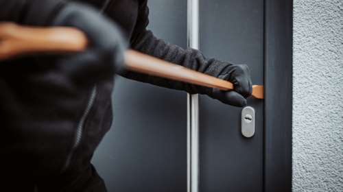 Ανάβυσσος: Διάρρηξη "μαμούθ" σε πολυτελή μονοκατοικία Ουκρανών - Έφυγαν με λεία 230.000 ευρώ και το τζιπ της οικογένειας