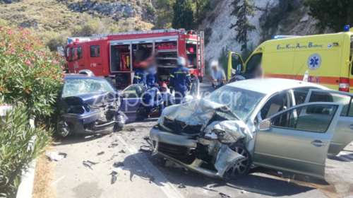 Σοκαριστικό τροχαίο στα Χανιά – Ένας νεκρός και δύο σοβαρά τραυματίες από μετωπική σύγκρουση [Εικόνες]