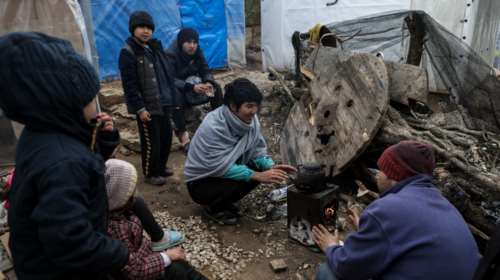 Σε Αθήνα και Θεσσαλονίκη δύο κλειστά κέντρα, κοντά στα αεροδρόμια