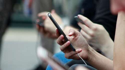 Υπολογείστε πόσο μειώνεται από σήμερα ο λογαριασμός του κινητού- Τι να κάνουν οι 25άρηδες για να κερδίσουν περισσότερα