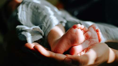 Μαρτυρία - σοκ για εμπόριο βρεφών σε νοσοκομείο της Αττικής - &quot;Μην το ψάχνεις, εδώ μέσα θα δεις πολλά&quot;