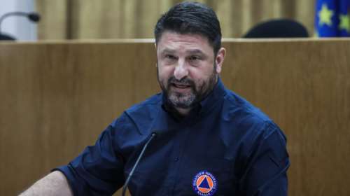 Με σπασμένη φωνή ο Χαρδαλιάς στην ενημέρωση: &quot;Κάθε σπίτι που χάνεται είναι μια μαχαιριά στην καρδιά μας&quot; [βίντεο]