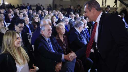 Νέα... υπονοούμενα Καμμένου για Σαμαρά: Γιατί με κοιτάει έτσι, ξέρει αυτός [εικόνα]