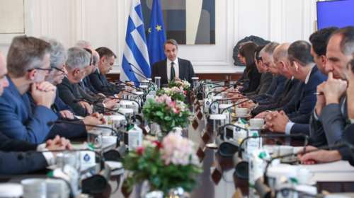 Καμπανάκι για την κυβέρνηση η πρώτη δημοσκόπηση - Το σχέδιο Μητσοτάκη και το σύνθημα &quot;τώρα ή ποτέ&quot;