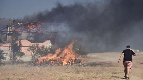 Πυρκαγιά στην Κερατέα: Οριοθετήθηκε από ισχυρές δυνάμεις της Πυροσβεστικής