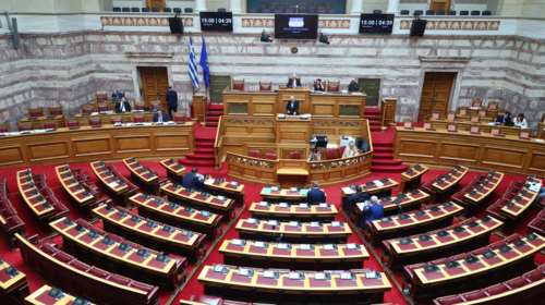 Τροπολογία ΠΑΣΟΚ στη Βουλή για τις τραπεζικές χρεώσεις: &quot;Το θέσαμε πρώτοι από τον Δεκέμβριο&quot;