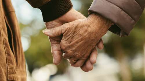 Πύργος: Μαζί στη ζωή και στον θάνατο – Ζευγάρι 95 και 103 ετών &quot;έφυγαν&quot; με διαφορά λίγων λεπτών