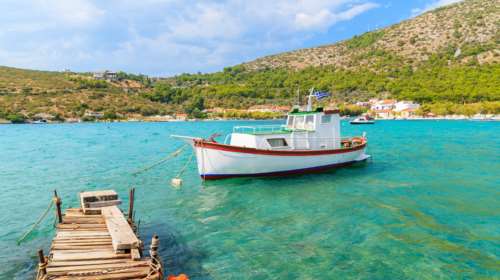 Το ελληνικό νησί που προτιμούν οι Σουηδοί για τις διακοπές τους - Η γενέτειρα πολλών φιλοσόφων και επιστημόνων