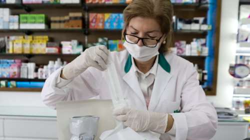 Φαρμακοποιοί για self test: Τέλος στη δωρεάν διάθεσή τους από τα φαρμακεία στις 19 Ιουνίου