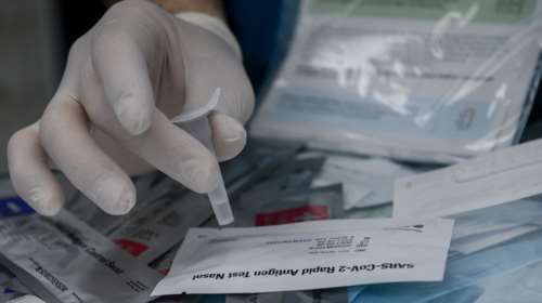 Γεραπετρίτης: Από την Πέμπτη τα self test σε 900.000 εργαζόμενους [βίντεο]