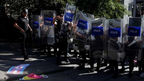 &quot;Μεσαίωνας&quot; στην Τουρκία: Χημικά και συλλήψεις από την αστυνομία για να διαλύσει το Gay Pride [Εικόνες - Βίντεο]