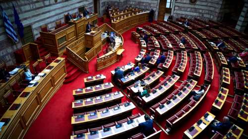 Βουλή: Μόνο με τις ψήφους τις ΝΔ &quot;πέρασε&quot; το νομοσχέδιο για τη δημόσια υγεία και το ΕΣΥ