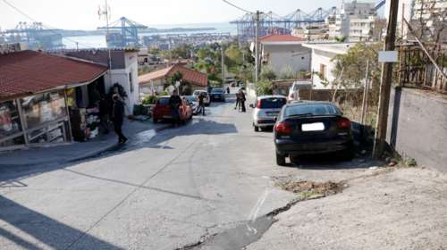 Πέραμα: Έρευνα για τους 30 και πλέον πυροβολισμούς στην καταδίωξη - Οργισμένη η οικογένεια του 20χρονου