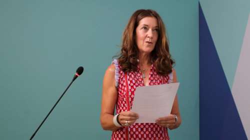 Ορκίστηκε Ελληνίδα η συγγραφέας Βικτόρια Χίσλοπ- Η συνάντηση με τον Μητσοτάκη [εικόνες]