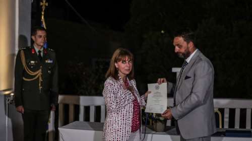 Κατερίνα Σακελλαροπούλου: Ανακηρύχθηκε επίτιμη δημότης Χάλκης [Εικόνες]