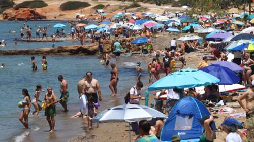 Ευρωεκλογές 2024: Πρώτα για μπάνιο και μετά για ψήφο οι Αθηναίοι - Το αδιαχώρητο στις παραλίεςς της Αττικής [εικόνες - βίντεο]