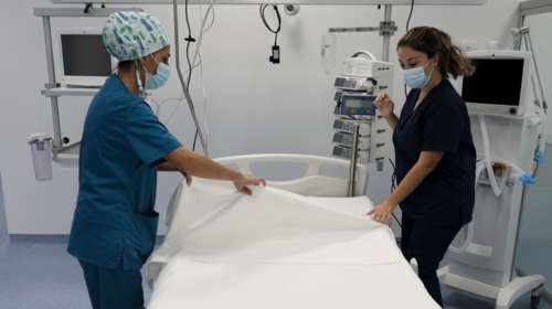 Κορονοϊός: Έσπασαν το φράγμα των 2.000 τα νέα κρούσματα - 6 θάνατοι, 135 διασωληνωμένοι