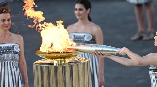 Ολυμπιακή Φλόγα: Λαμπρή η τελετή παράδοσης στο Καλλιμάρμαρο - Ξεκινάει το ταξίδι για το Παρίσι