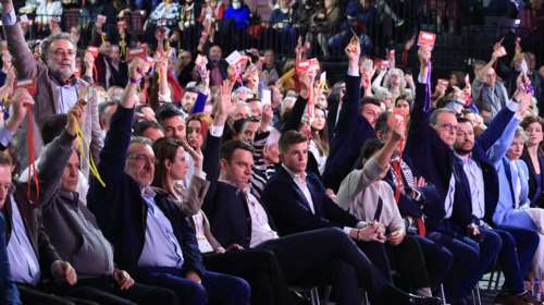 Το μυστήριο με τον Κασσελάκη: Σήκωσε το χέρι στο συνέδριο για να ζητήσει τον λόγο ή να καταψηφίσει τον εαυτό του;