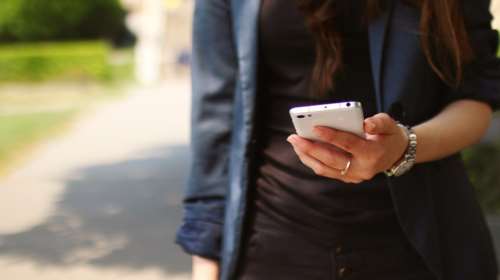 Ηλεία: Τα πιεστικά SMS 59χρονου προπονητή σε 15χρονη αθλήτρια - &quot;Της χάιδεψε το πόδι μέσα στο αυτοκίνητο&quot; [Βίντεο]