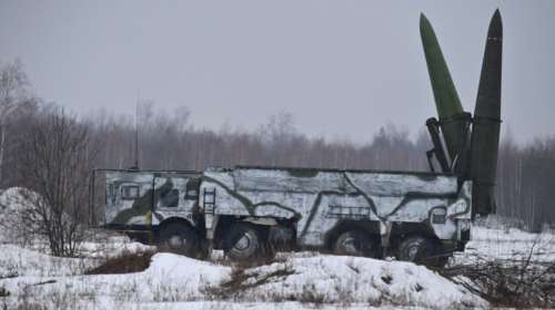 &quot;Ψυχρός πόλεμος&quot; στην Ουκρανία: Επιθέσεις καταγγέλλουν οι αυτονομιστές - Μετακινούν βομβαρδιστικά οι Ρώσοι - Νέα παρέμβαση Μπάιντεν