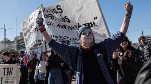 Μεγάλη συγκέντρωση καλλιτεχνών μπροστά από τη Βουλή [εικόνες]