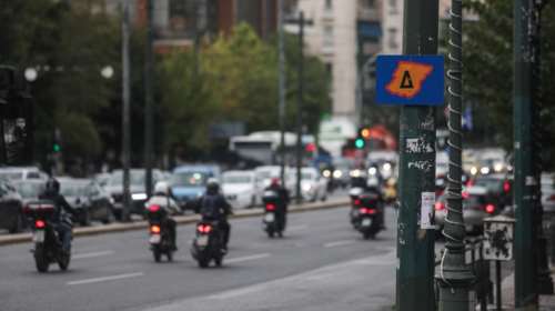 Κίνηση στους δρόμους: Καραμπόλα τεσσάρων οχημάτων στην Κηφισίας - Ένας ελαφρά τραυματίας