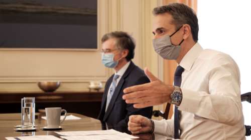 Η απάντηση Μητσοτάκη - Τσιόδρα για τους ψεκασμένους: Κάντε μια βόλτα στα νοσοκομεία - Το εμβόλιο δεν έχει μικροτσιπ