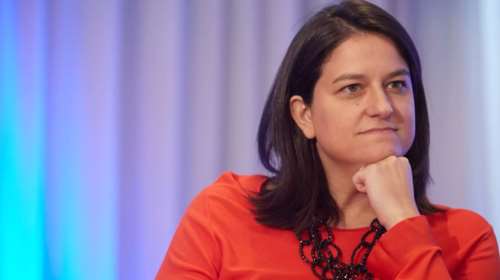 Η Κεραμέως άφησε ανοιχτό το ενδεχόμενο χορήγησης 13ης σύνταξης