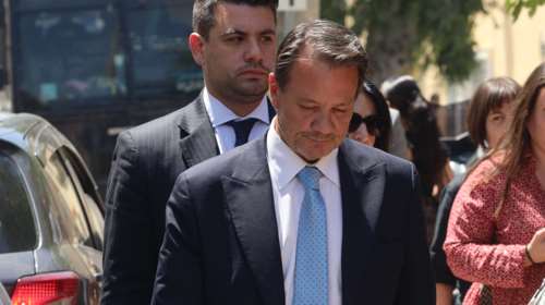 Πώς ο δικηγόρος Απόστολος Λύτρας έσπασε στο ξύλο τη σύζυγό του, το ομολόγησε και τελικά αφέθηκε ελεύθερος